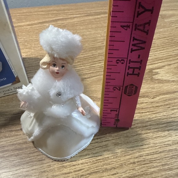 HALLMARK Keepsake 2002 Winter Wonderland Madame Alexander Collectors Series - Picture 9 of 9